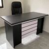 Thanh lý bàn giám đốc màu đen 1m6